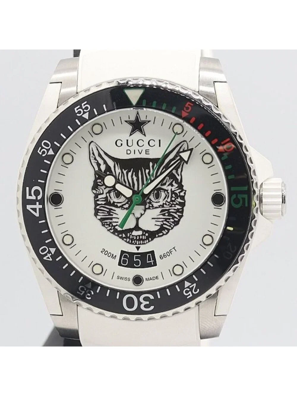 Gucci Dive Cat 136.3 Quartz White Dial Date Watch